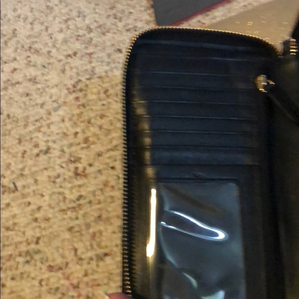 SOLD Michael Kors Jet Set Phone Wallet Gently Used - Picture 3 of 8